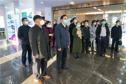 12月14日，張家界市政協(xié)黨組書(shū)記、主席歐陽(yáng)斌一行來(lái)到張家界高新區(qū)萬(wàn)眾實(shí)業(yè)集團(tuán)有限公司，宣講黨的二十大精神