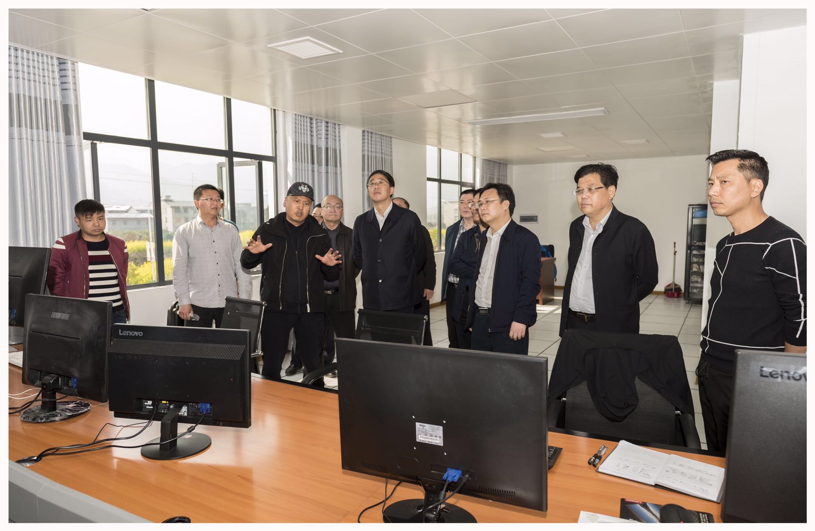 張家界市委、常委常務(wù)副市長羅智斌一行來我公司調(diào)研指導(dǎo)工作